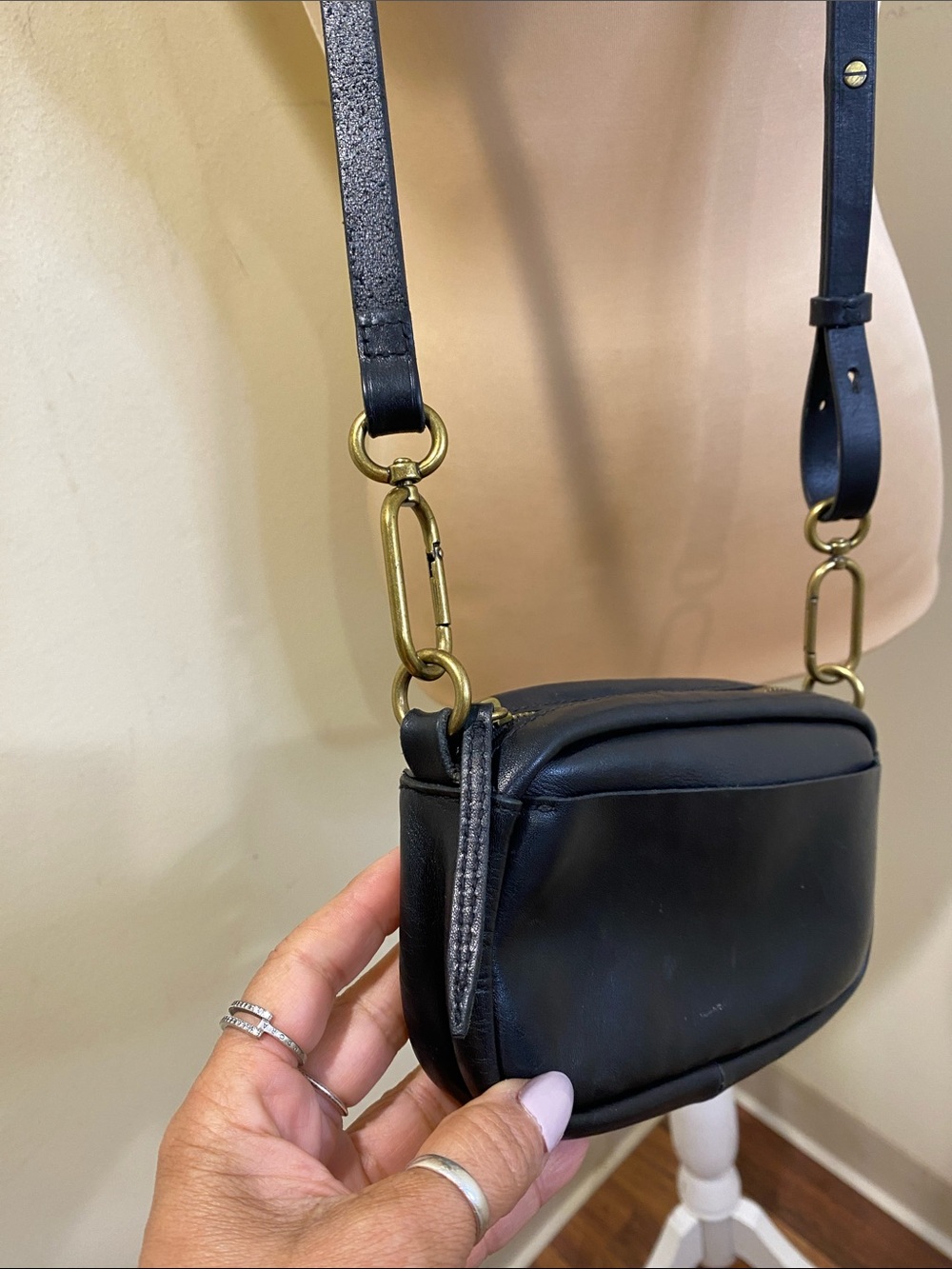 MADEWELL Carabiner  Classic Black Leather Crossbody Bag - Adjustable Strap - Picture 4 of 13